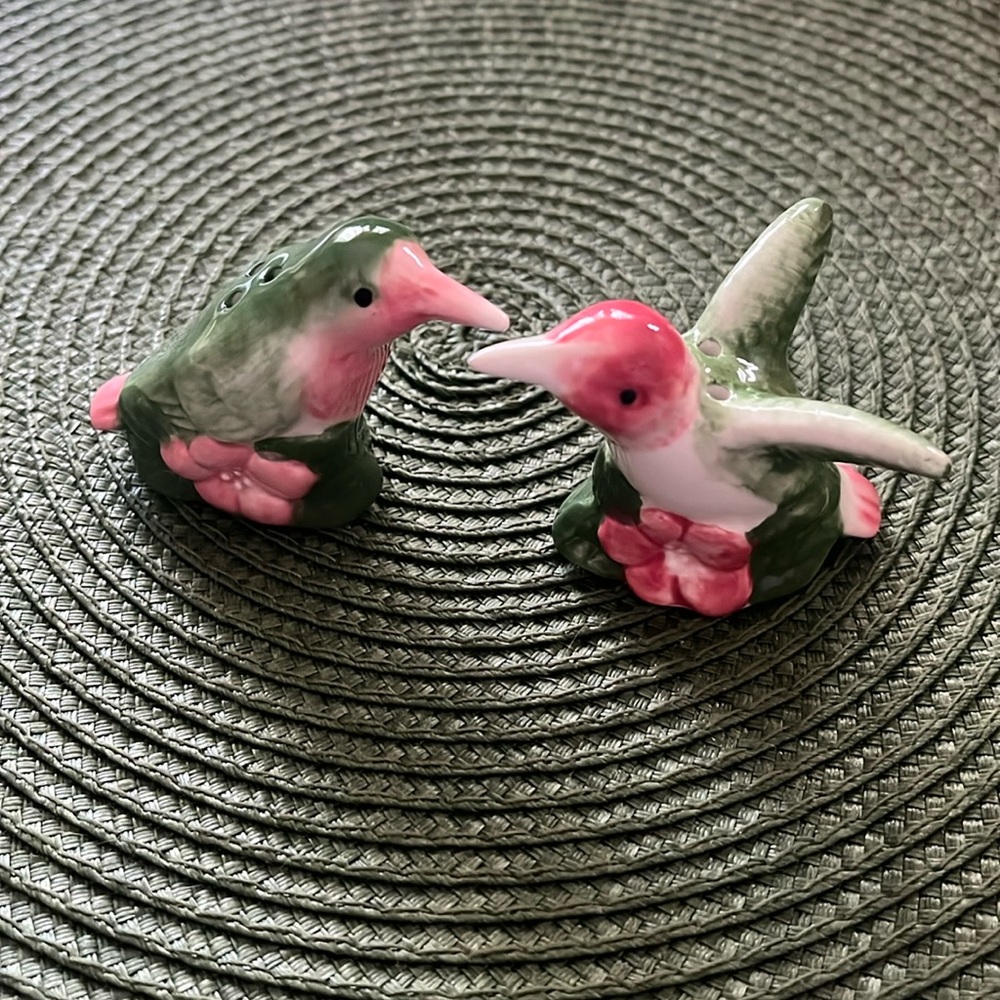 Mini hummingbird salt and pepper shakers